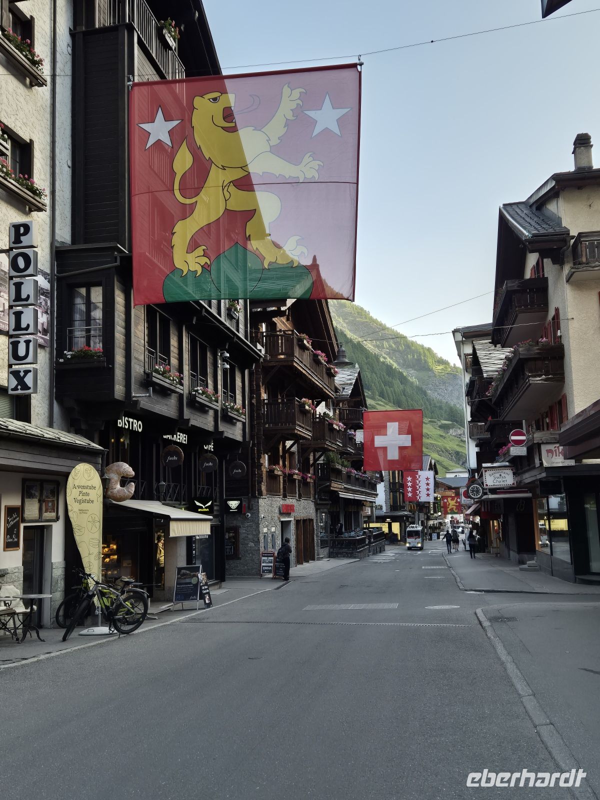 Tag 5 - Zermatter Bahnhofsstrasse ohne Menschen - Seltenheitswert