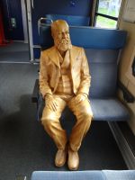 Alfred Escher reist mit uns. Er hat den Anstoß zum Bau des Gotthardtunnels gegeben. 