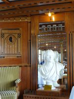 Der Speisesaal 1. Klasse. Unser Dichter Schiller ist immer mit dabei, ewige Freifahrt für sein Nationalepos „Wilhelm Tell“.