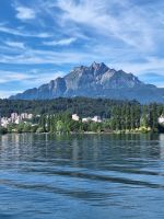 153 Fahrt mit dem Dampfschiff von Luzern nach Vitznau auf dem Vierwaldstättersee - Blick zum Pilatus