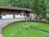 322 Blausee - Forellenzucht -Brunnen mit schwebendem Wasserhahn