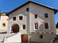 089 Engadin-Rundfahrt -Zuos mit typischen Engadiner Häusern