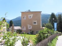 092 Engadin-Rundfahrt -Zuos mit typischen Engadiner Häusern - modern interpretiert