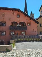 096 Engadin-Rundfahrt -Zuos mit typischen Engadiner Häusern