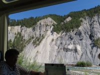 136 Fahrt mit dem Glacier Express - Fahrt durch die Rheinschlucht