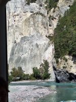 138 Fahrt mit dem Glacier Express - Fahrt durch die Rheinschlucht