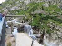 451 Fahrt durch die Schöllenenschlucht - Stopp an der Teufelsbrücke