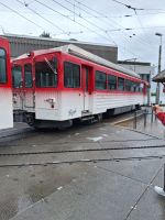 570 Besuch im Depot der Rigi Bahn im  Bahnhof Vitznau - die Drehscheibe in Aktion