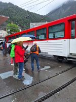 571 Besuch im Depot der Rigi Bahn im  Bahnhof Vitznau - die Drehscheibe in Aktion