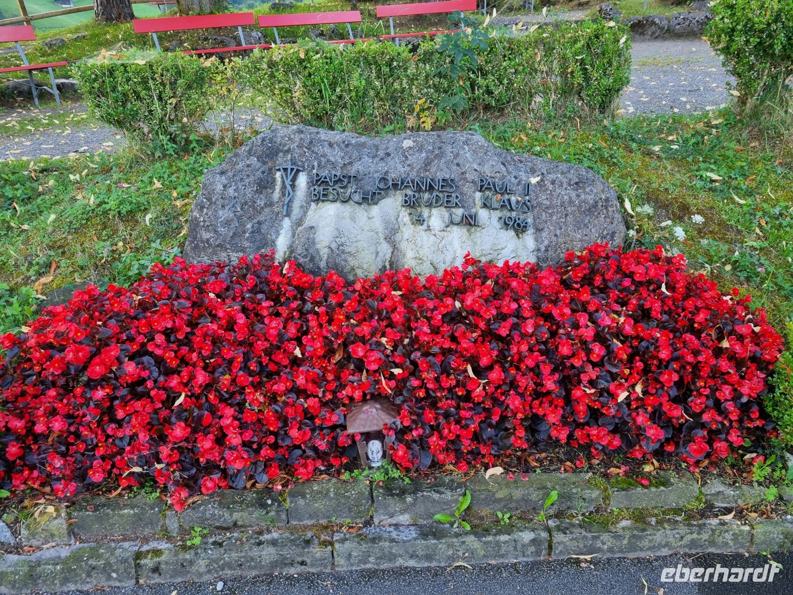Flüeli-Ranft - Gedenkstein für den Papstbesuch von Johannes Paul II.  im Jahr 1984