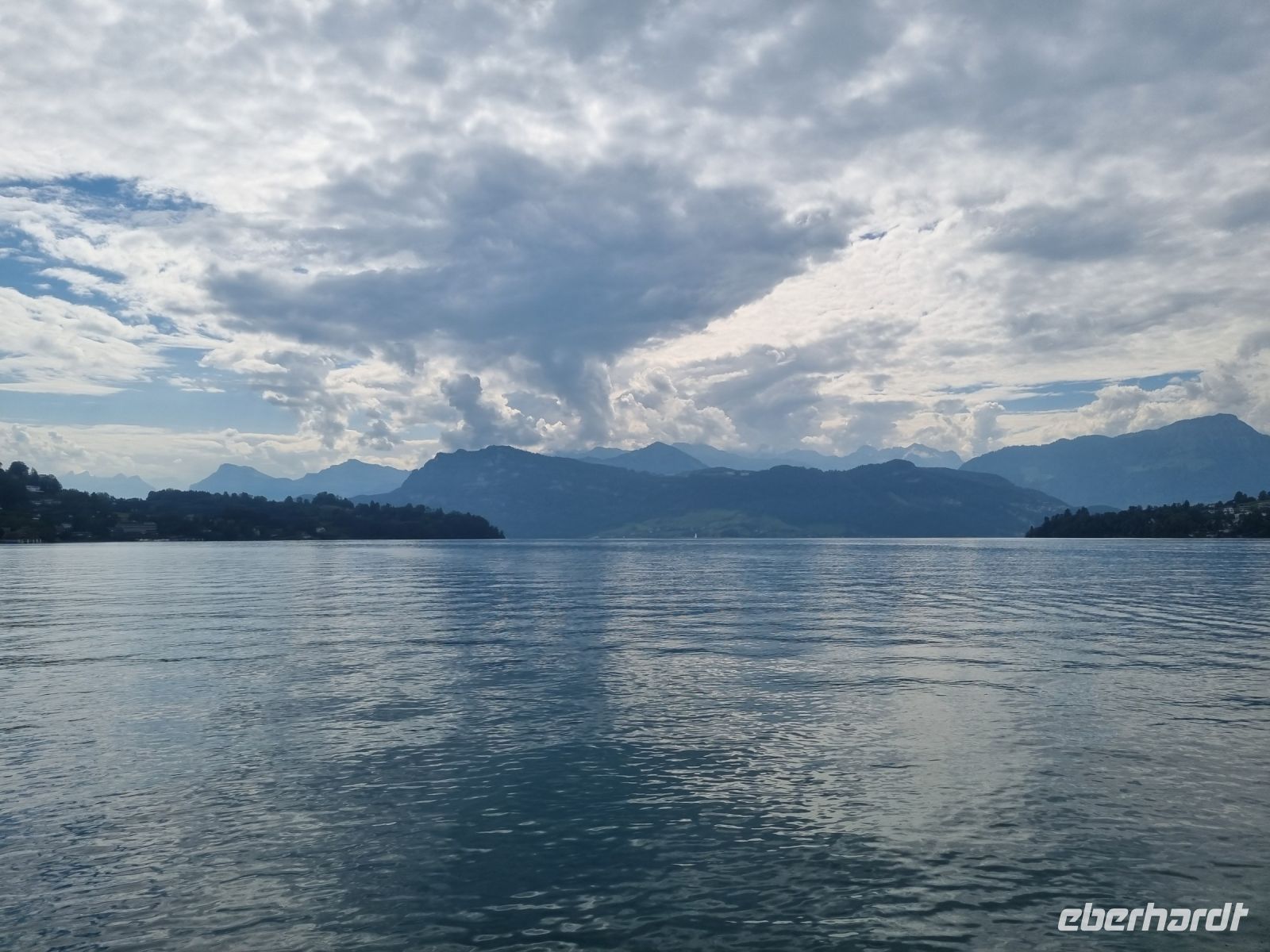 Schifffahrt mit dem Schaufelraddampfer 