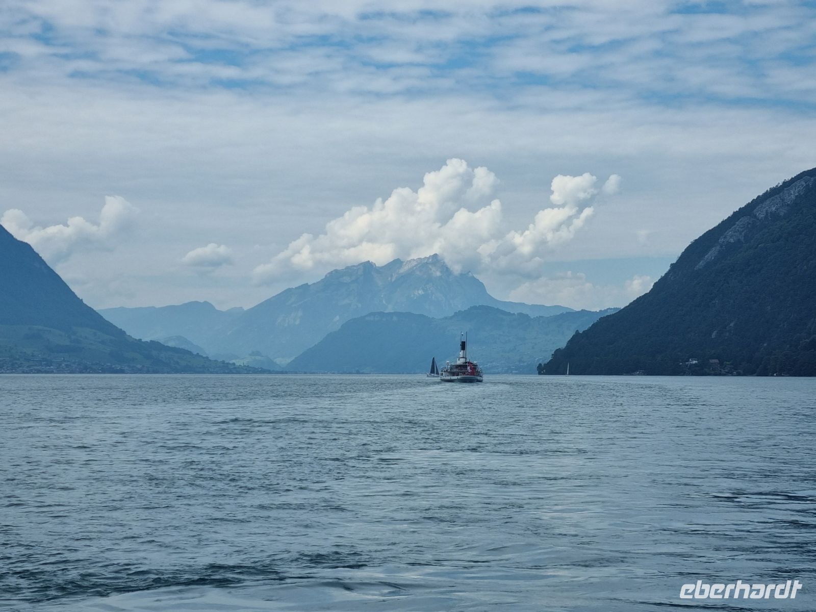 Schifffahrt mit dem Schaufelraddampfer 