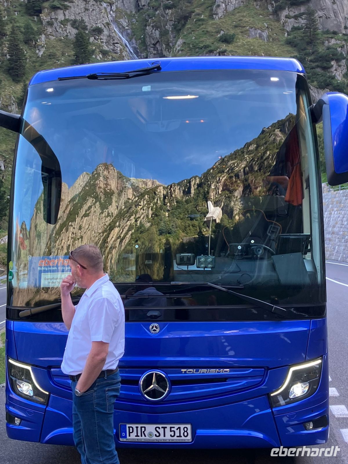 unser Reisebus mit Buschauffeur Evgenij