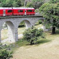Wir befahren den Kreisviadukt von Brusio