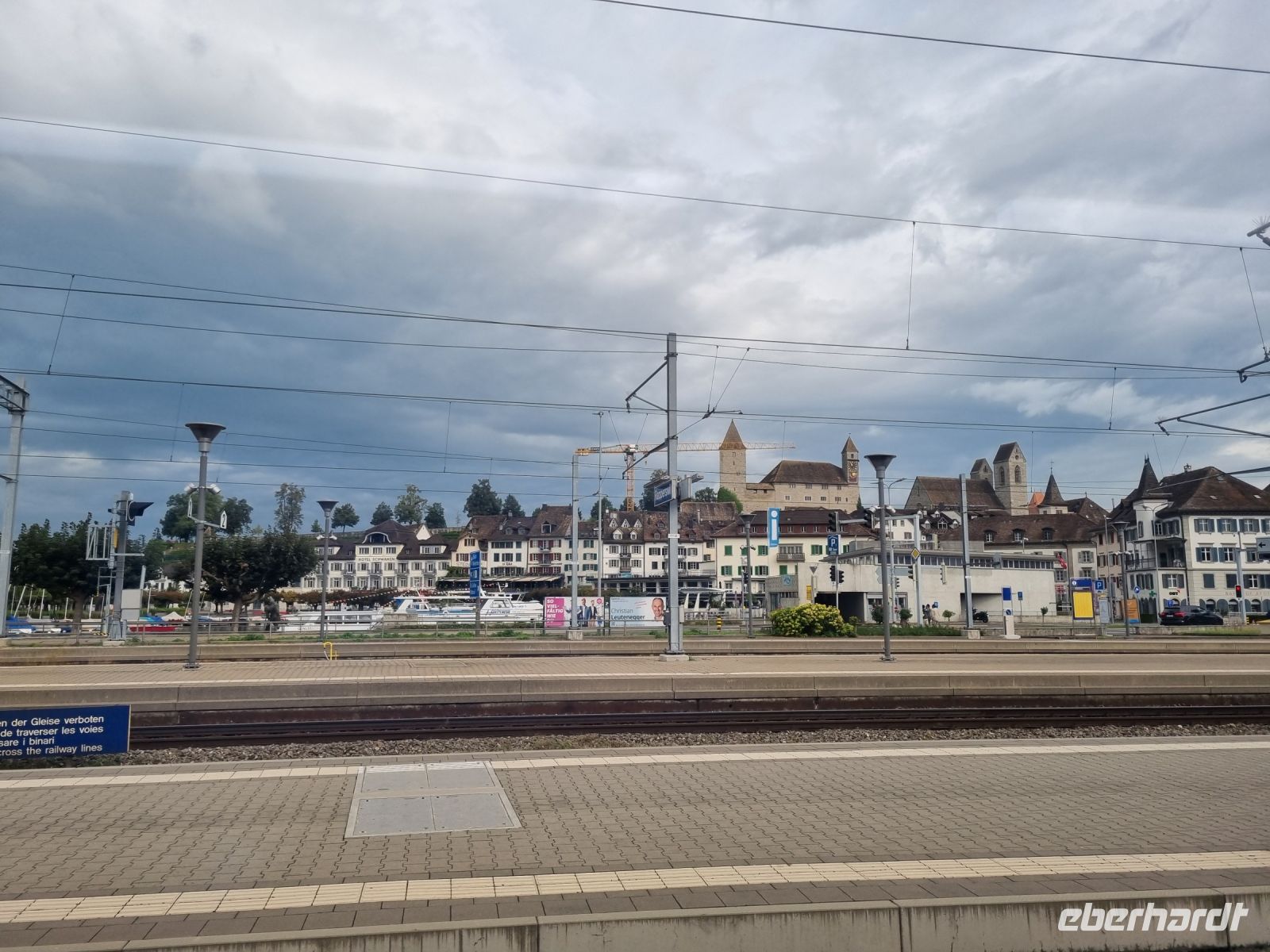 Fahrt mit dem Voralpen-Express von St. Gallen nach Luzern... (Schloss Rapperswil)