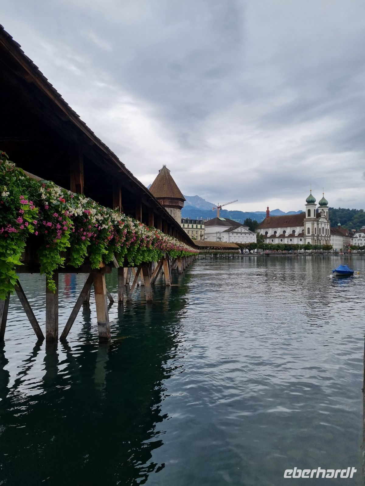 Luzern - Kapellbrücke mit Jesuitenkirche
