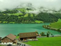 Fahrt mit dem Luzern–Interlaken Express... (Lungernsee)