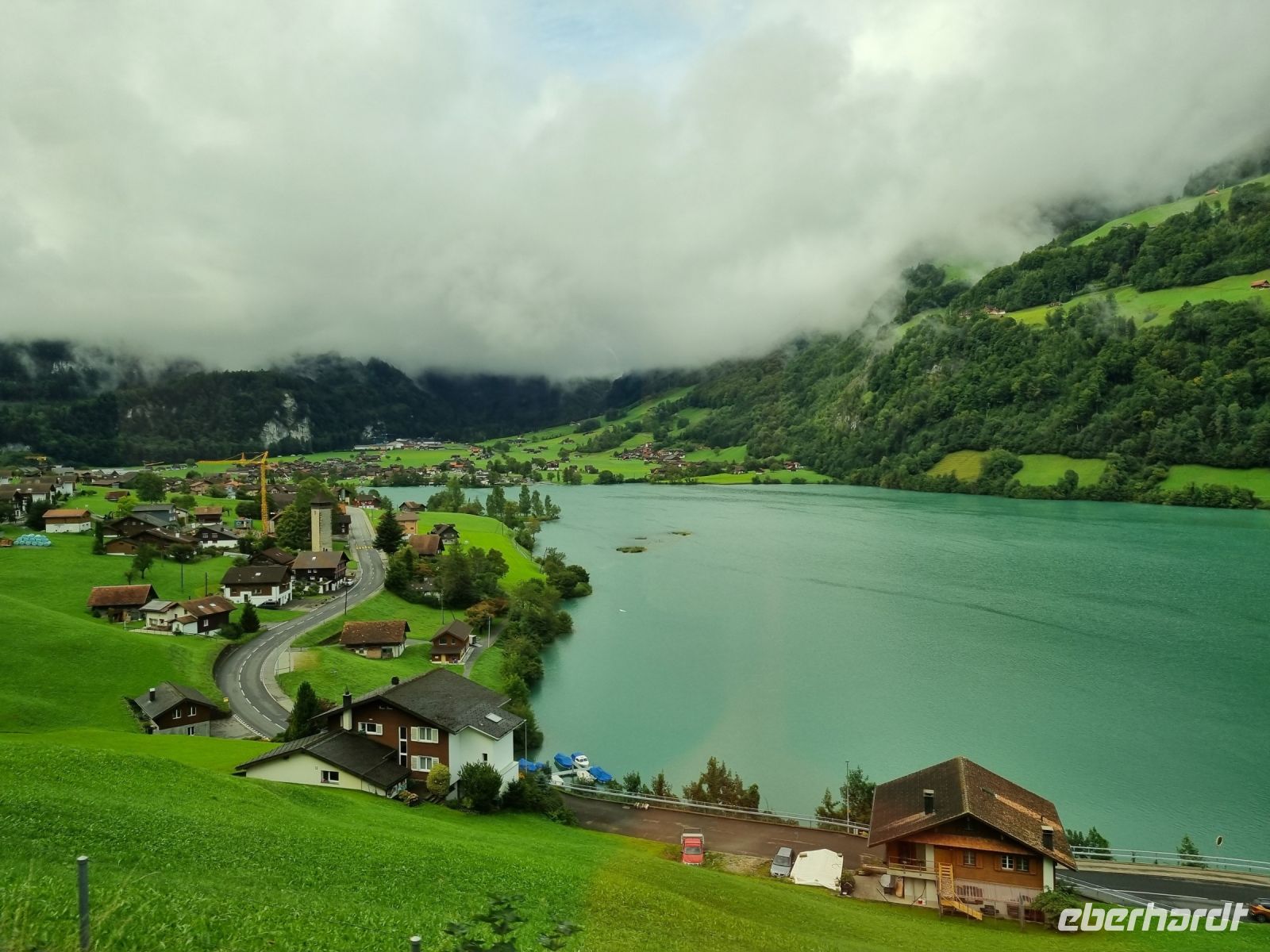 Fahrt mit dem Luzern–Interlaken Express... (Lungernsee)