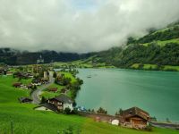 Fahrt mit dem Luzern–Interlaken Express... (Lungernsee)