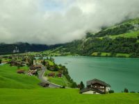 Fahrt mit dem Luzern–Interlaken Express... (Lungernsee)