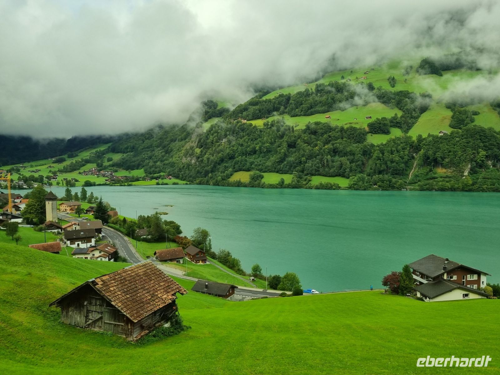 Fahrt mit dem Luzern–Interlaken Express... (Lungernsee)