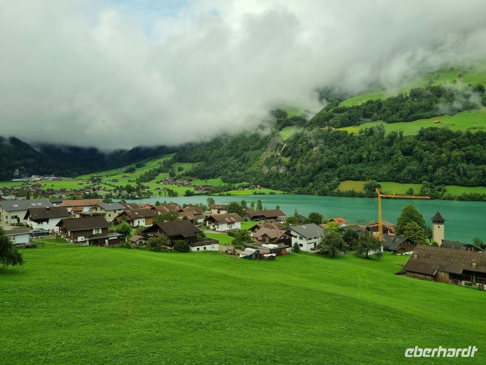 Fahrt mit dem Luzern–Interlaken Express... (Lungernsee)