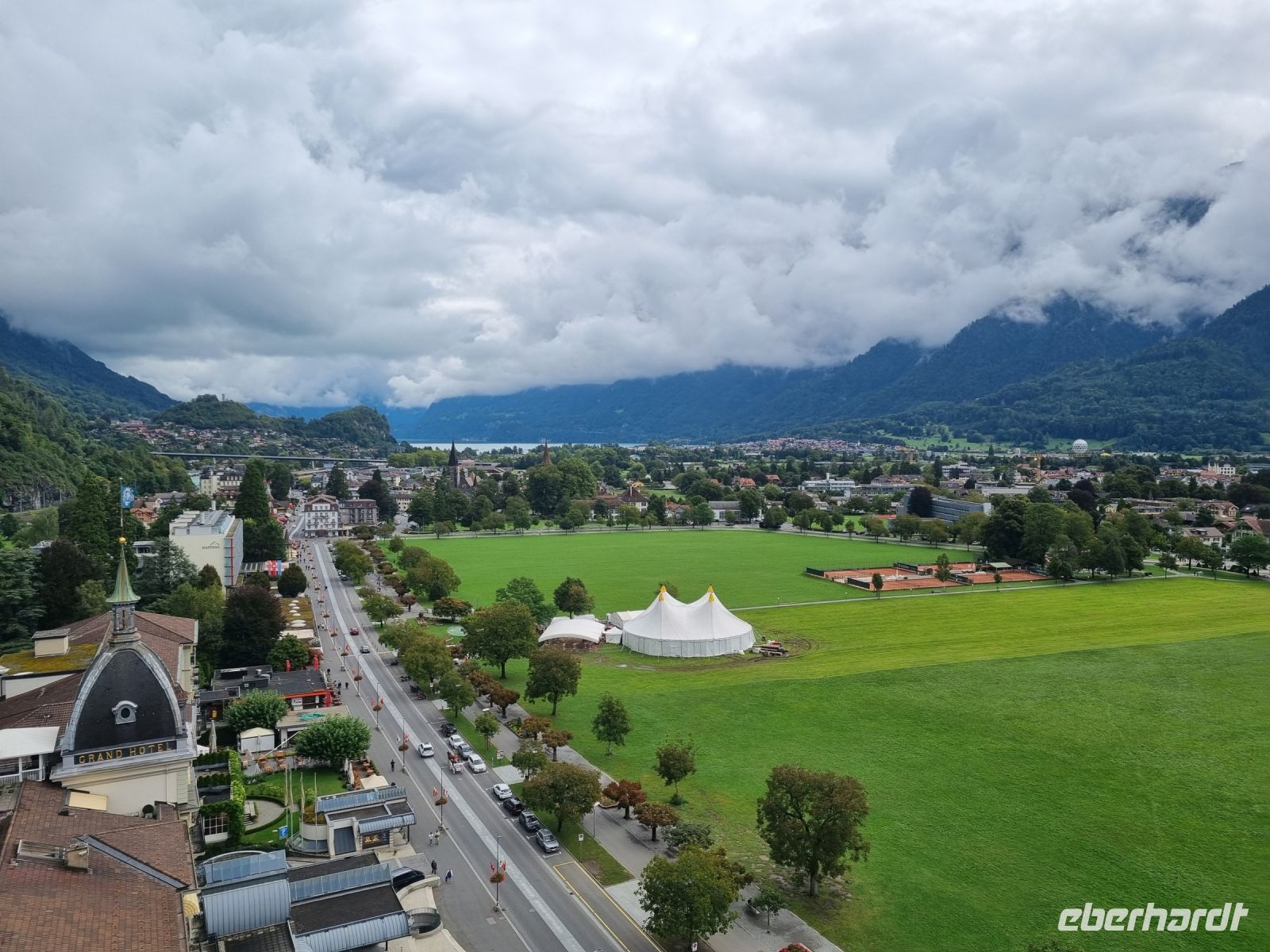 Interlaken (Blick vom 18. Stockwerk des 