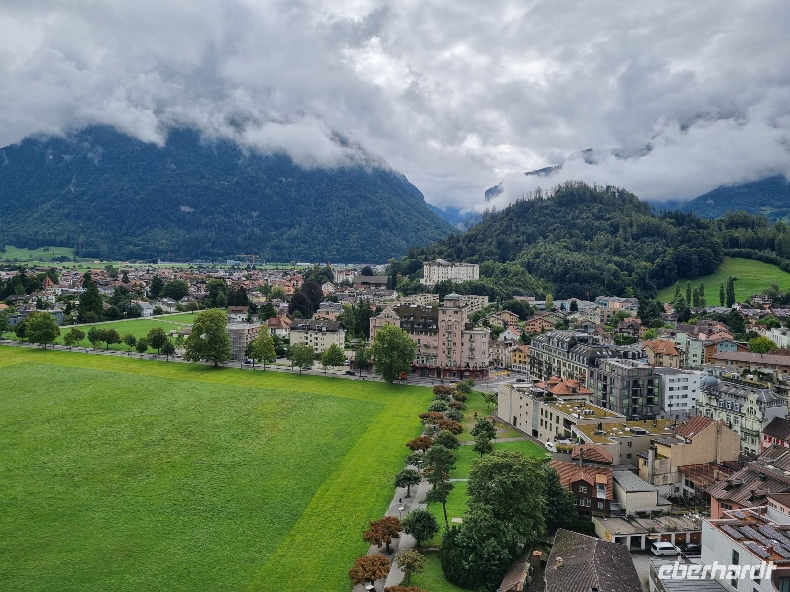 Interlaken (Blick vom 18. Stockwerk des 