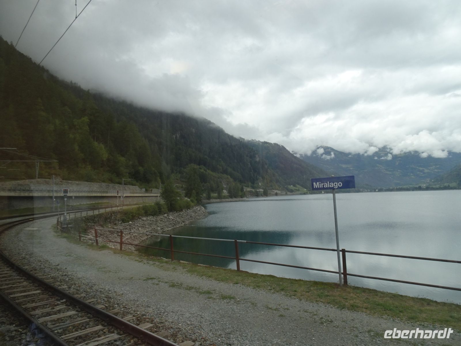 ... Puschlaver See mit Station Miralago...