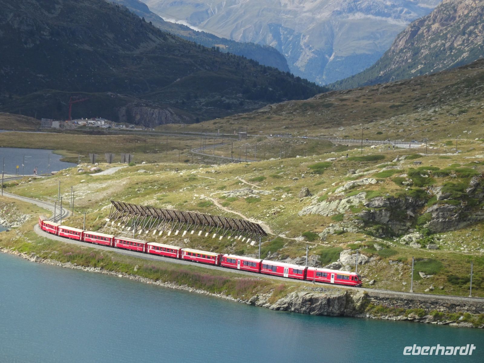 ... mit Blick in das Engadin...