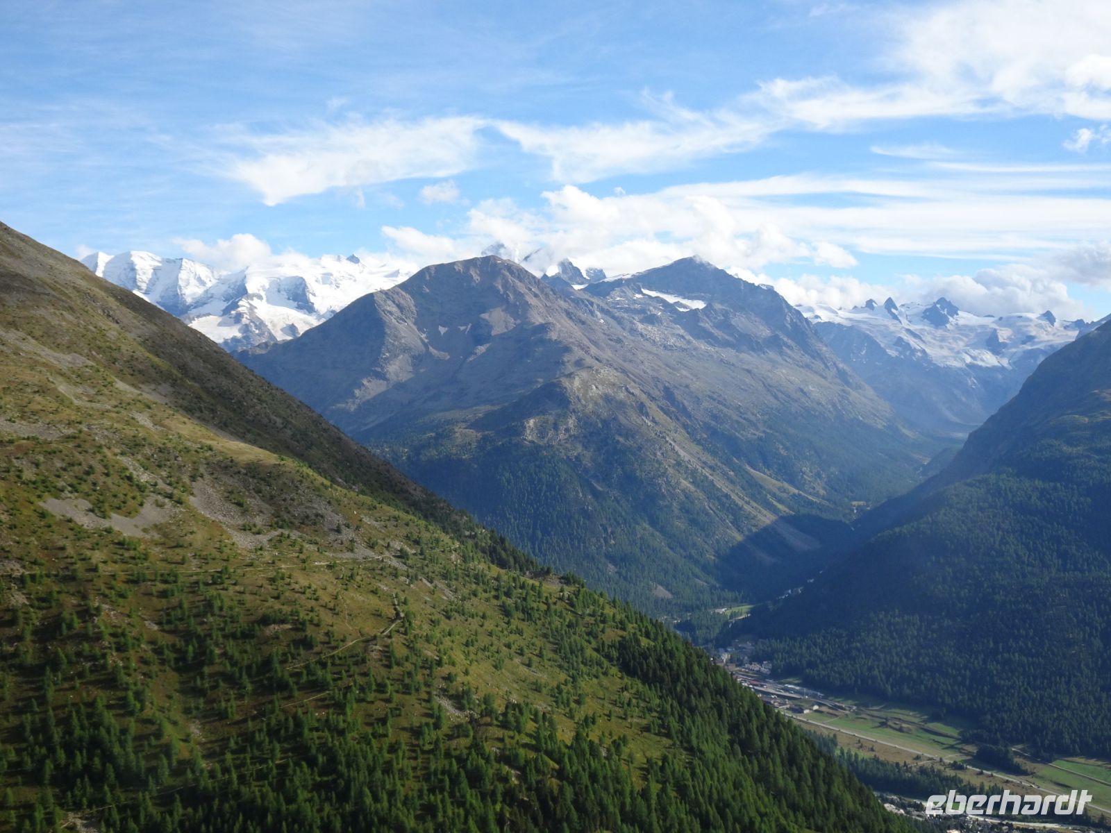 Blick von Muottas Muragl auf die Berninagruppe mit Roseggtal ...
