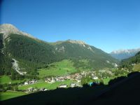 ... Blick zum Landwassertal über Bergün im Albulatal ...