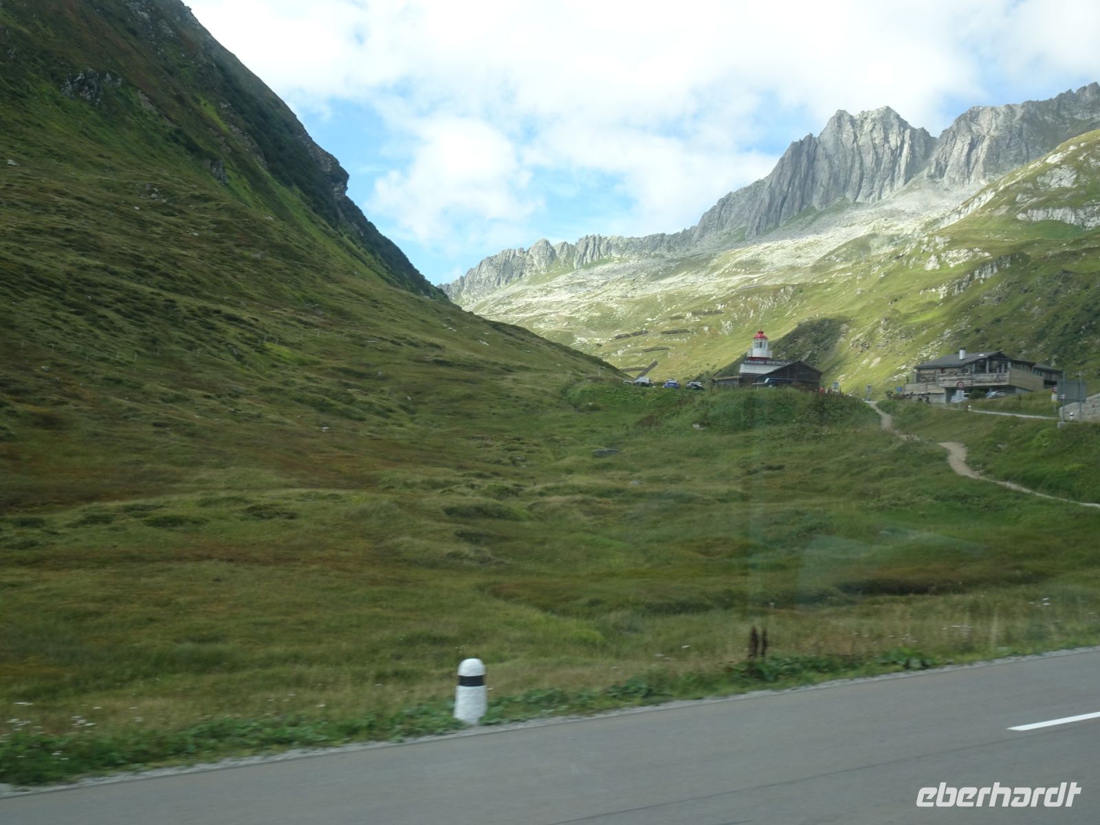 Blick zum Oberalppass mit Leuchtturm...