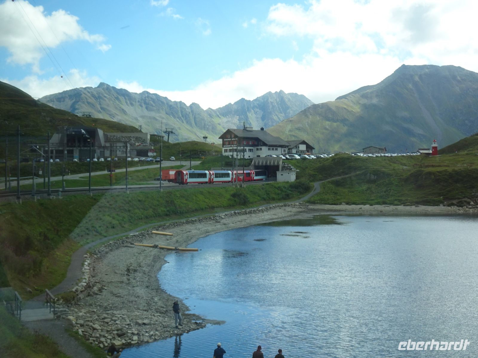 Oberalpsee an der Vorderrheinquelle mit Leuchtturm...