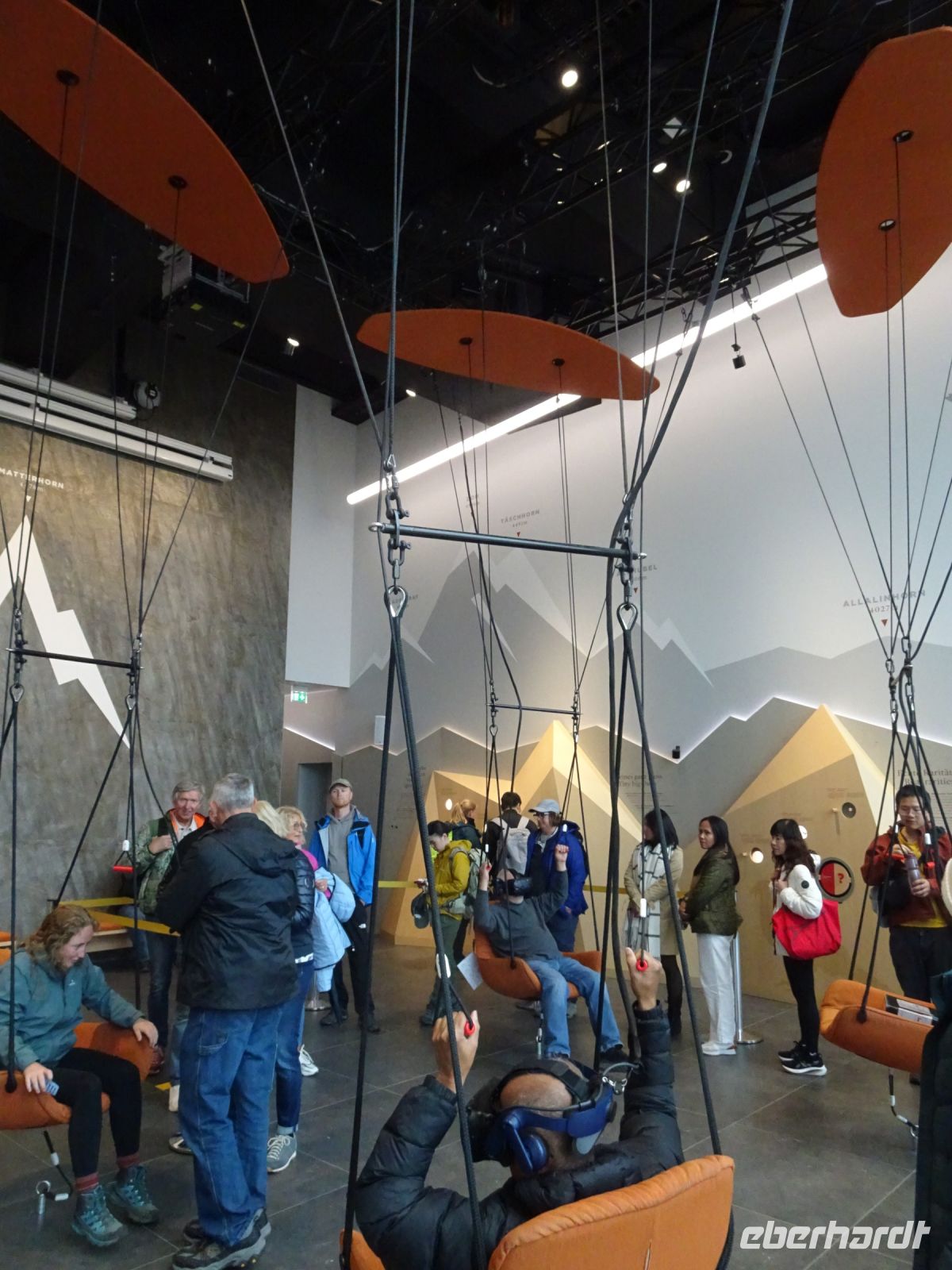 ... sowie einem virtuellen Flug um das Matterhorn...