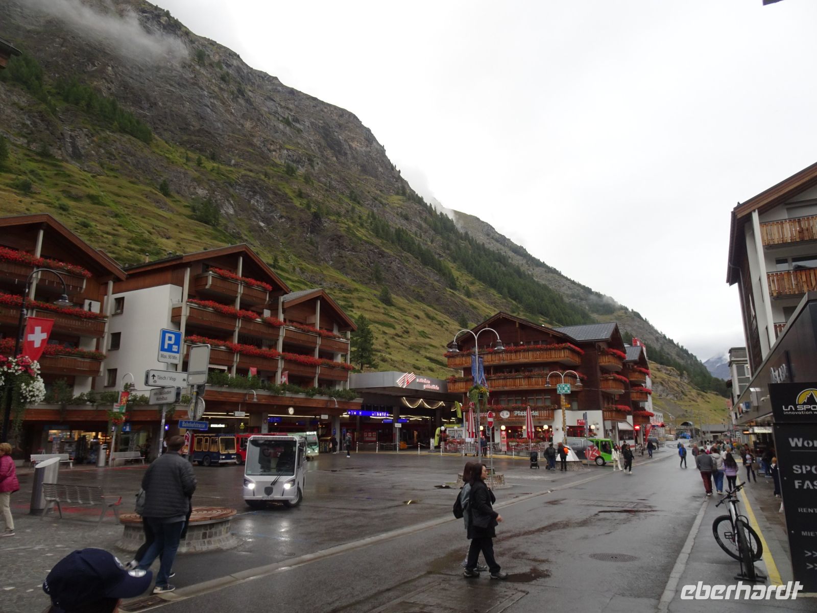Zermatt, Bahnhofsvorplatz