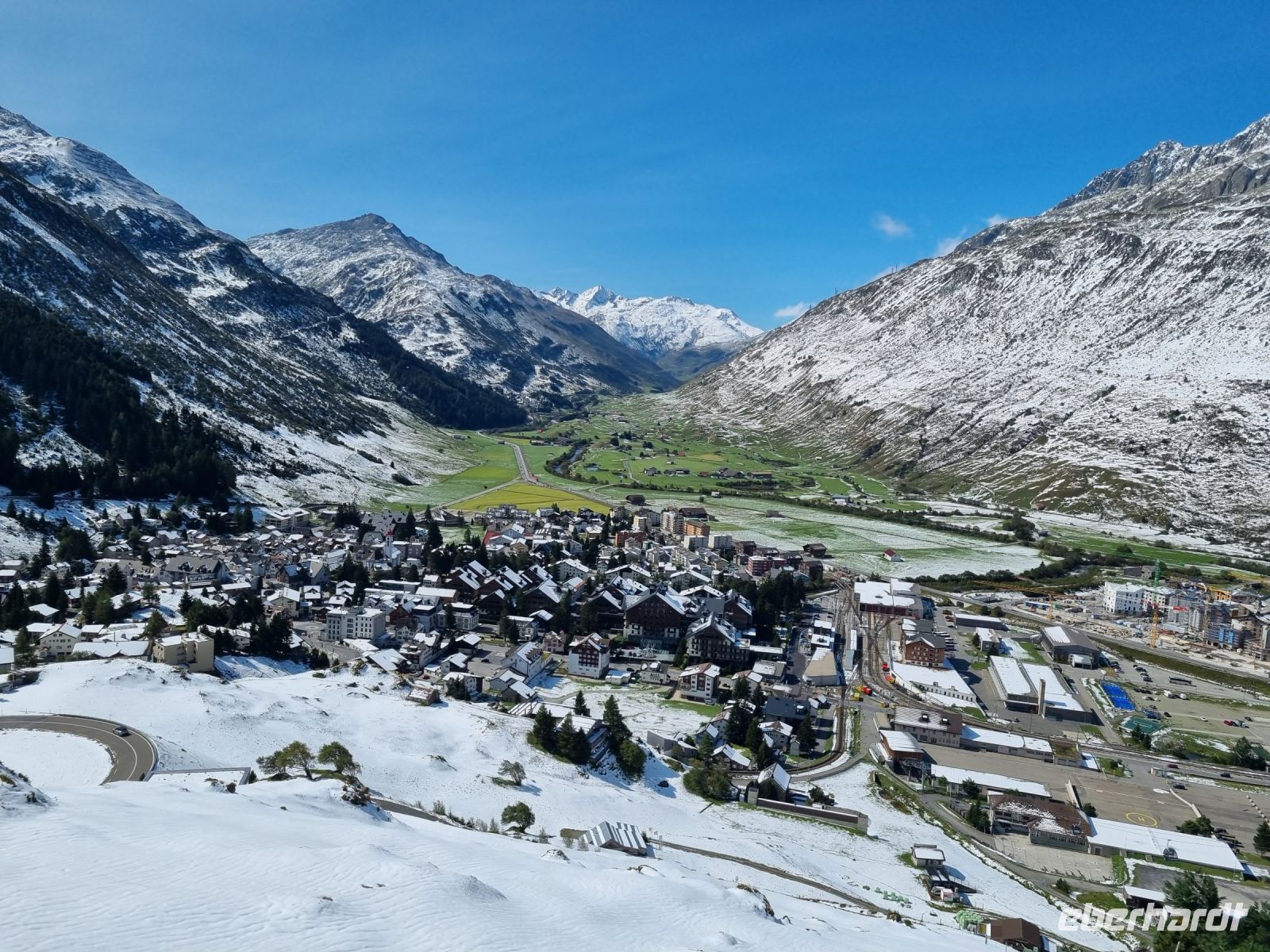 Fahrt mit dem Glacier-Express... - von Andermatt nach Disentis (Auffahrt zum Oberalppass mit Blick auf Andermatt)