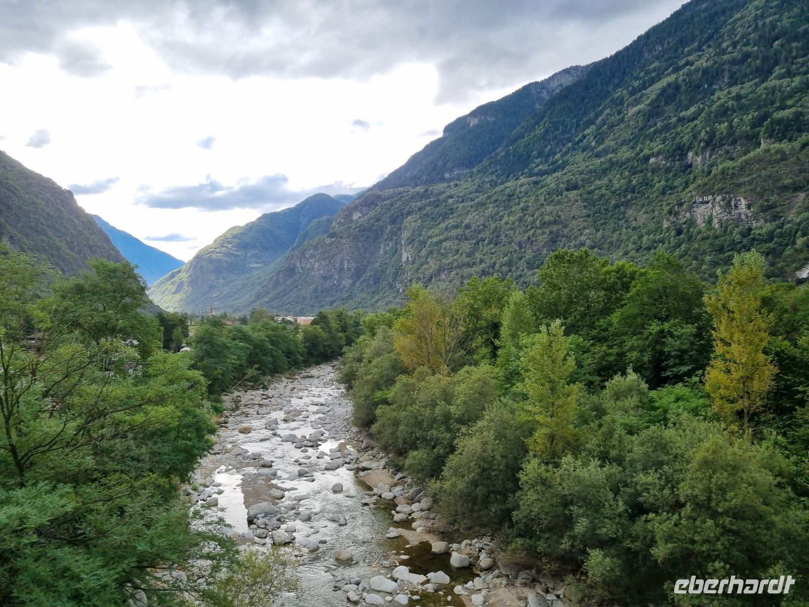 Fahrt mit dem Gotthard Panorama Express von Flüelen nach Bellinzona... (Ticino-Tal)