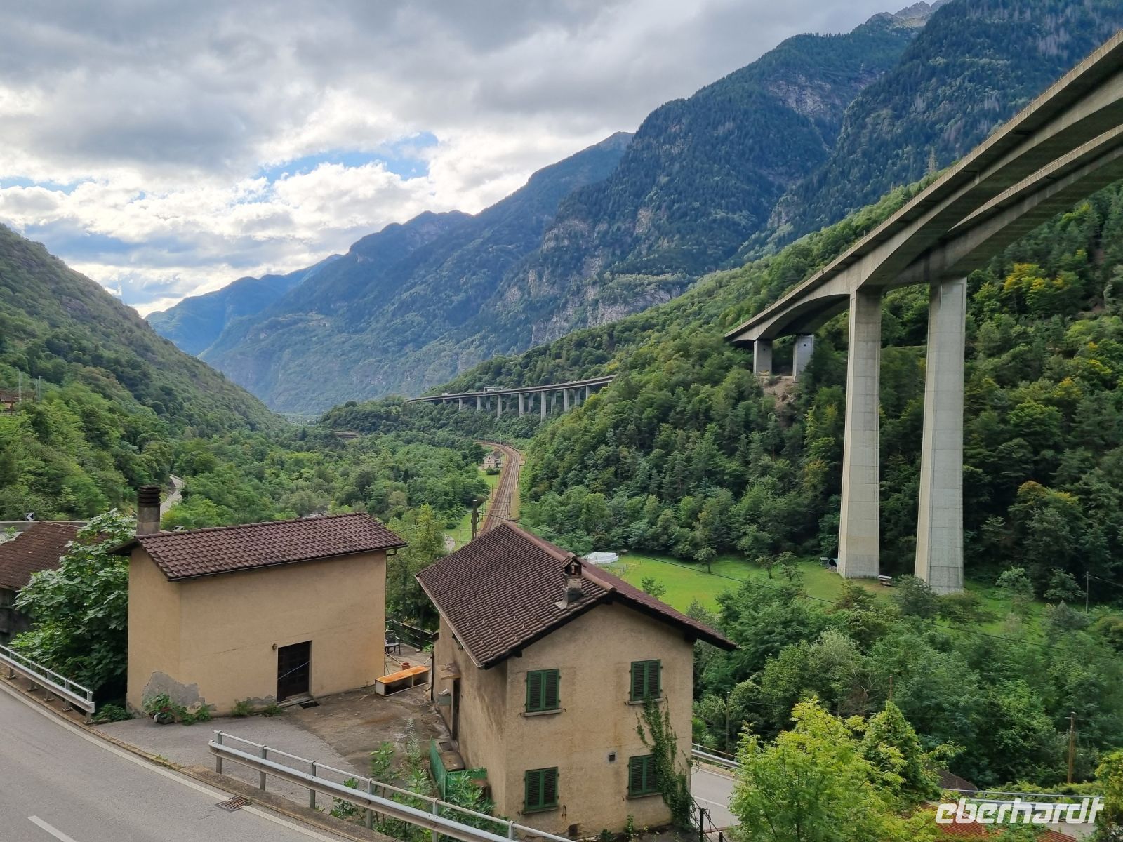 Fahrt mit dem Gotthard Panorama Express von Flüelen nach Bellinzona... (Ticino-Tal)