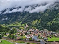 Fahrt mit dem Gotthard Panorama Express von Lugano nach Flüelen... (Kirche von Wassen)