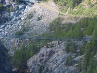 315 Zermatt - Ausflug auf das Kleine Matterhorn - Blick zur Hängebrücke in Furi