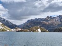 388 Panoramafahrt von Zermatt nach Interlaken - Fahrt über den Grimselpass - Stopp auf der Passhöhe