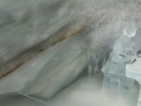 429 Ausflug auf das Jungfraujoch - Eispalast - eine Schicht Sägespäne die im Jahr 1947 auf den Gletscher aufgebracht wurde, um ihn vor Hitze zu schützen