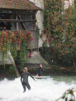 Thun: Surfer auf der Aare