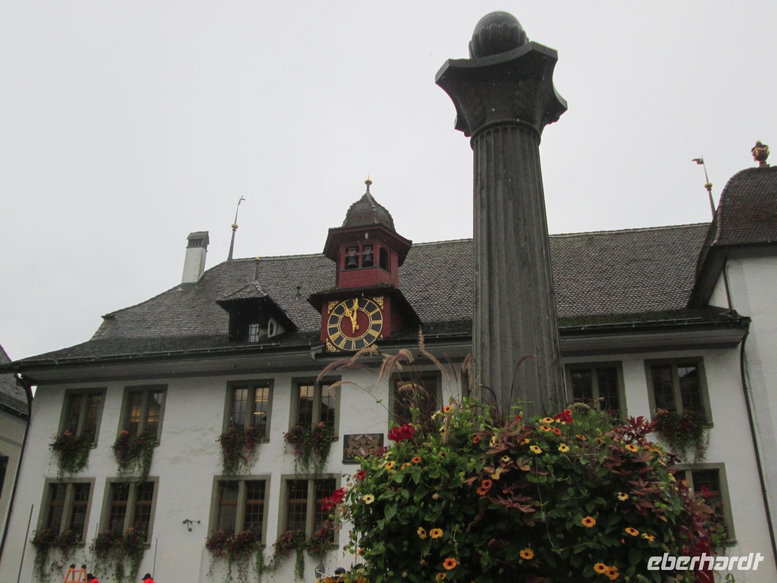 Thun: Rathaus und Hofbrunnen