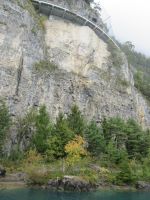 Fahrstraße am Nordufer des Thuner See