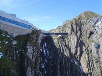 Blick aus der Kabinenbahn zum Berg 