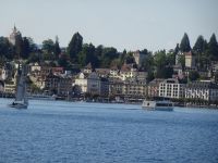 ... mit Museggmauer und Türmen ...