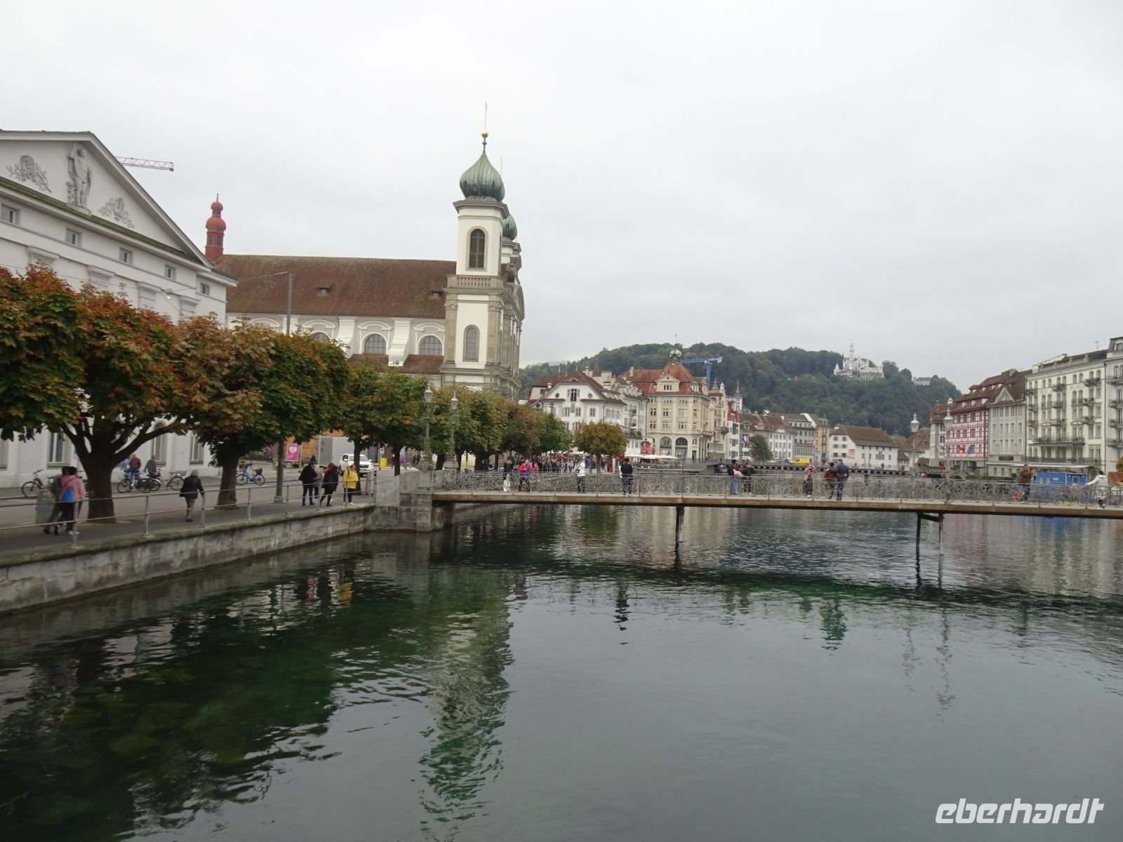 Luzern, Blick über die Reuss zur Jesuitenkirche