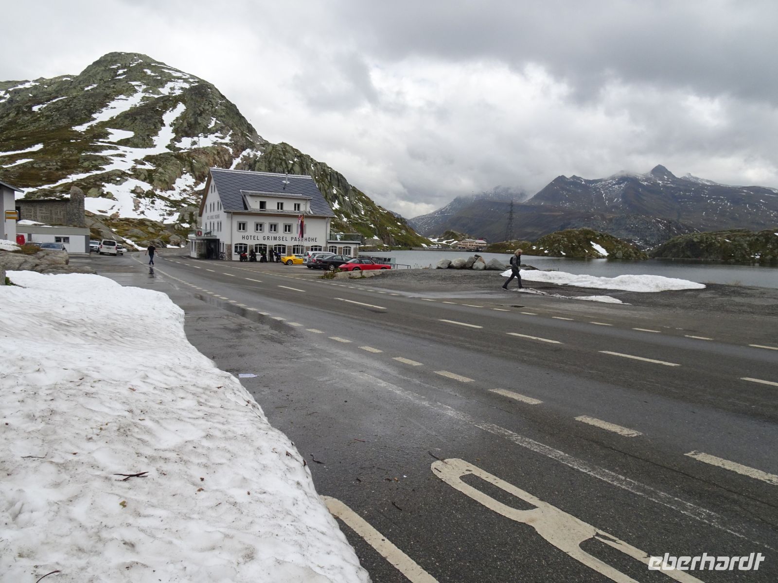 auf dem Grimselpass mit Grimselsee...